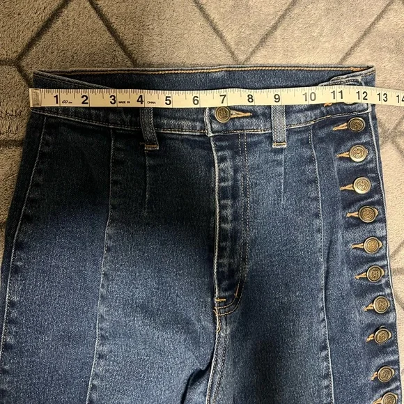 EUC Reno Button Embellished Dark Wash Stretchy Mom Jeans Size 26-27 - Picture 8 of 9
